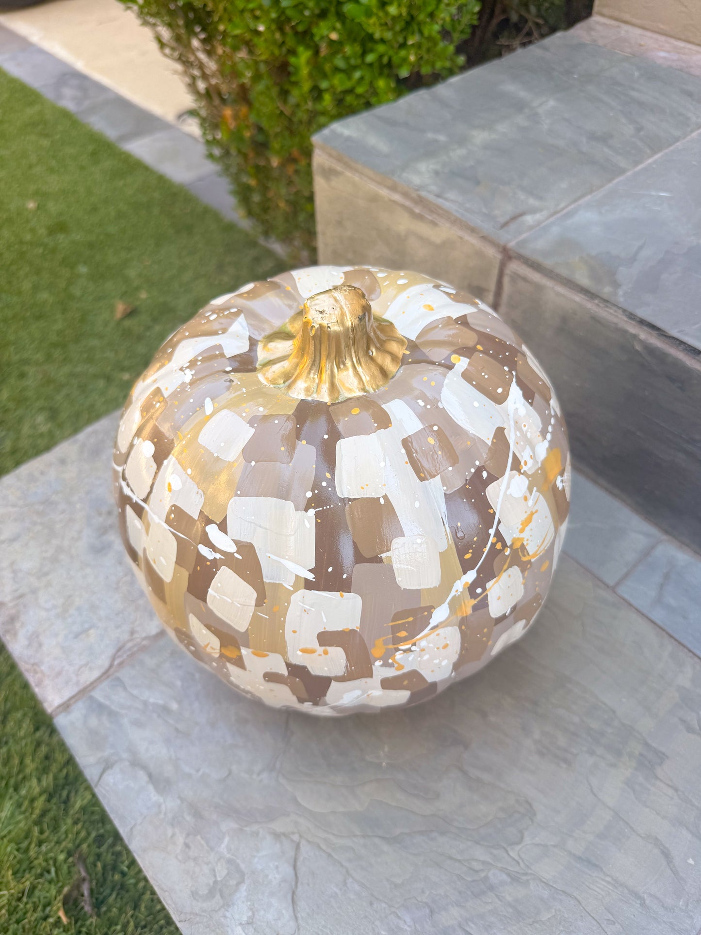 Large Round Neutral Pumpkin